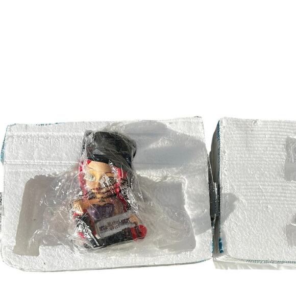 “REBEL GIRL THING” Figurine - Picture 10 of 11